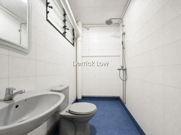 607 WOODLANDS RING ROAD photo 2