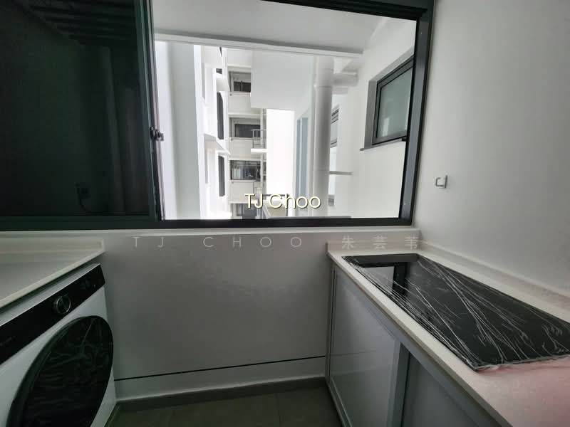 331 SEMBAWANG CLOSE image 1 of 8