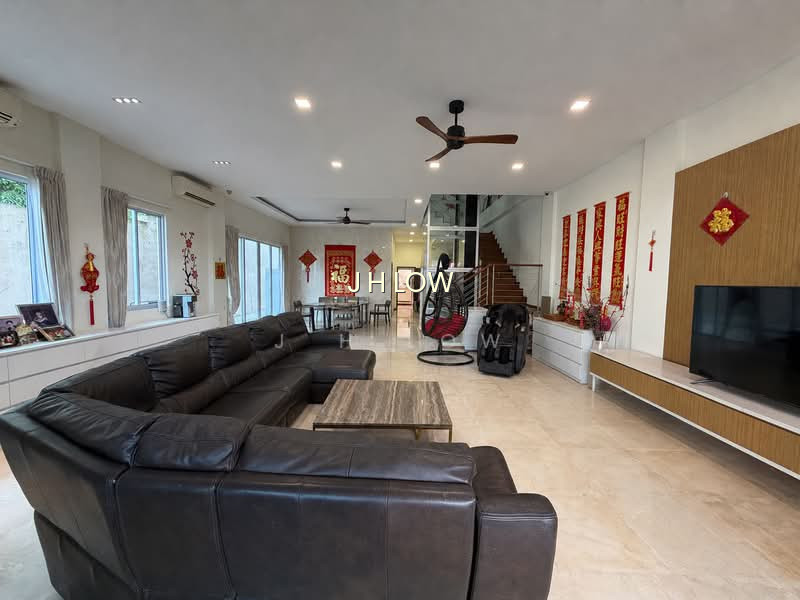 RENOVATED 2.5 STOREY CORNER-T @SEMBAWANG HILLS ESTATE 1KM TO CHIJ image 1 of 5