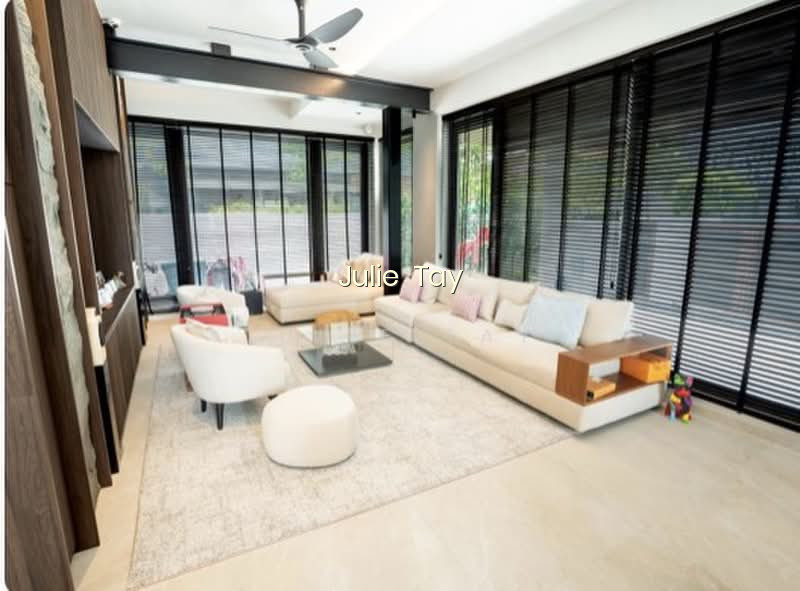 DISTRICT 15 NEW LISTING - WELL RENO MODERN SEMI-D image 1 of 3