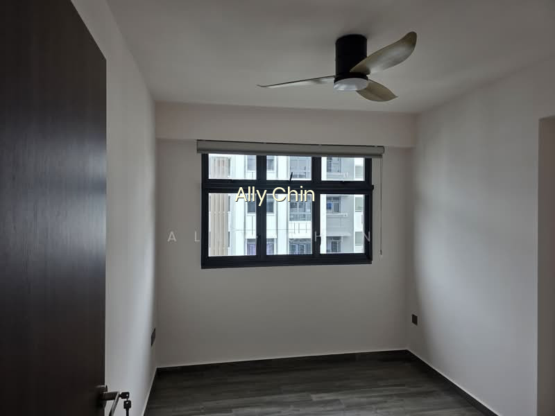 376C CANBERRA DRIVE image 1 of 3
