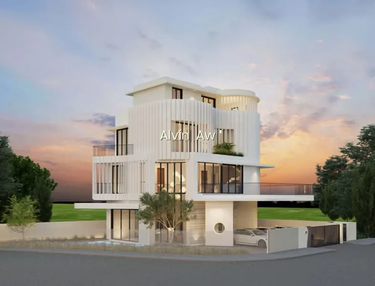 Detached Freehold House With Private Swimming Pool | Near East Coast Parkway | Popular Eateries image 1 of 6