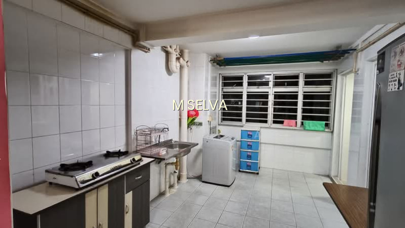 174 BOON LAY DRIVE photo 3