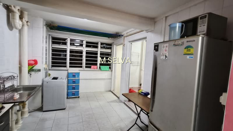 174 BOON LAY DRIVE photo 4