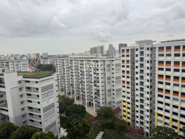 351 ANG MO KIO STREET 32