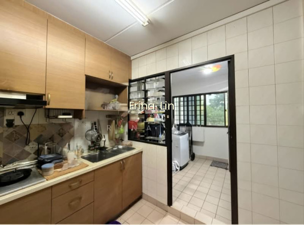607 WOODLANDS RING ROAD photo 5