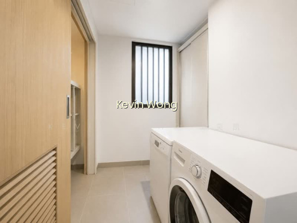 THE LAKEFRONT RESIDENCES photo 5