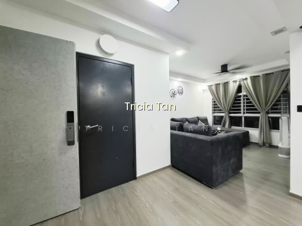 879A TAMPINES AVENUE 8