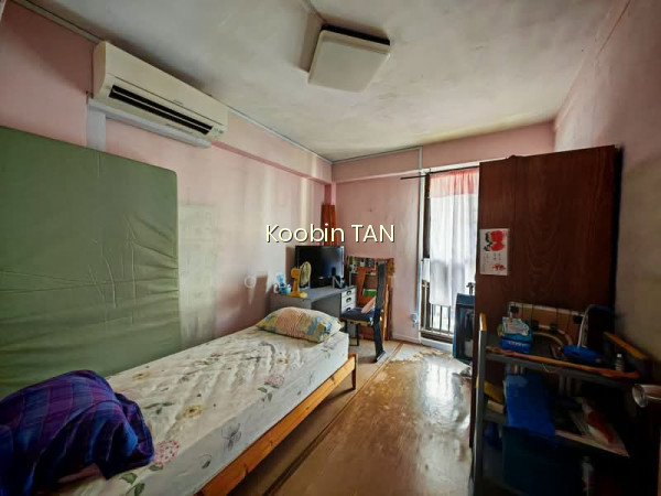 102 HENDERSON CRESCENT photo 5