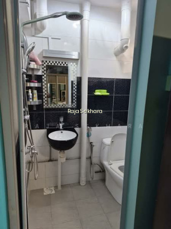 104 ALJUNIED CRESCENT