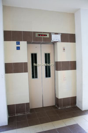 104 ALJUNIED CRESCENT photo 5