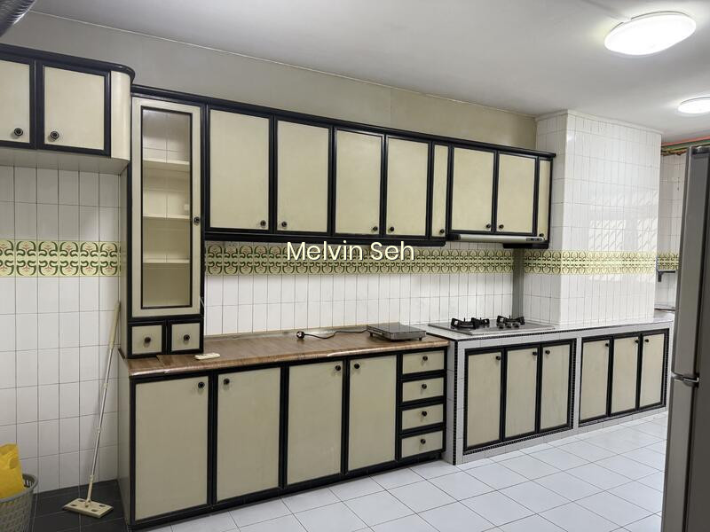 452 HOUGANG AVENUE 10 image 1 of 8
