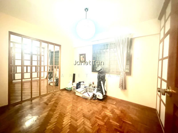 588A MONTREAL DRIVE photo 3