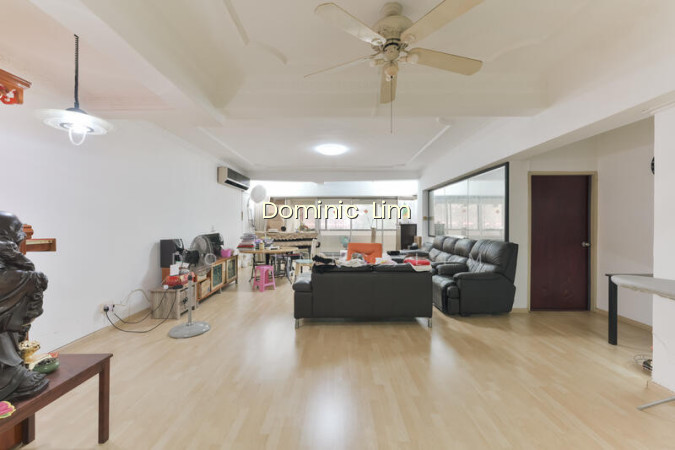 Beautiful and Spacious Freehold Apartment at $950 Psf! image 1 of 10
