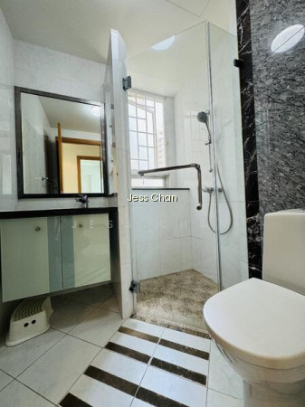 GOLDENHILL PARK CONDO