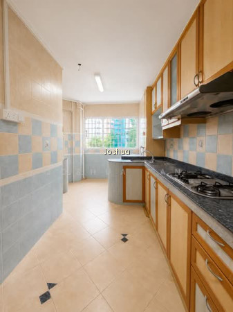 211 SERANGOON AVENUE 4 photo 3