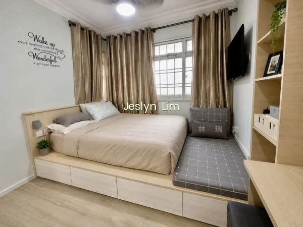 477 SEMBAWANG DRIVE photo 5