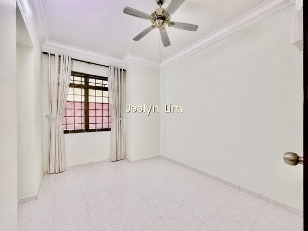321 SEMBAWANG CLOSE