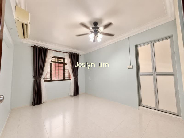 321 SEMBAWANG CLOSE photo 5
