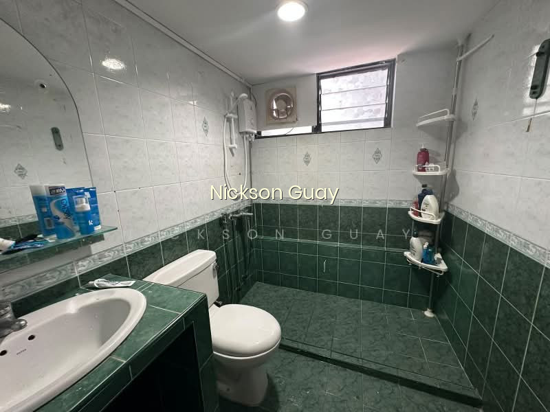 2 COMMON ROOMS FOR RENT IN LUCKY PLAZA APARTMENT! 035 image 1 of 2