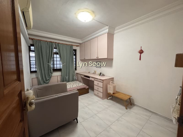 952 HOUGANG AVENUE 9