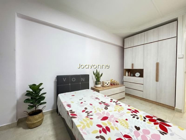 330 SEMBAWANG CLOSE photo 2