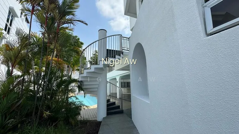 Rare Hilltop Semi-D in District 16 W/ Swimming Pool - Sennett / Lucky / Parbury image 1 of 6