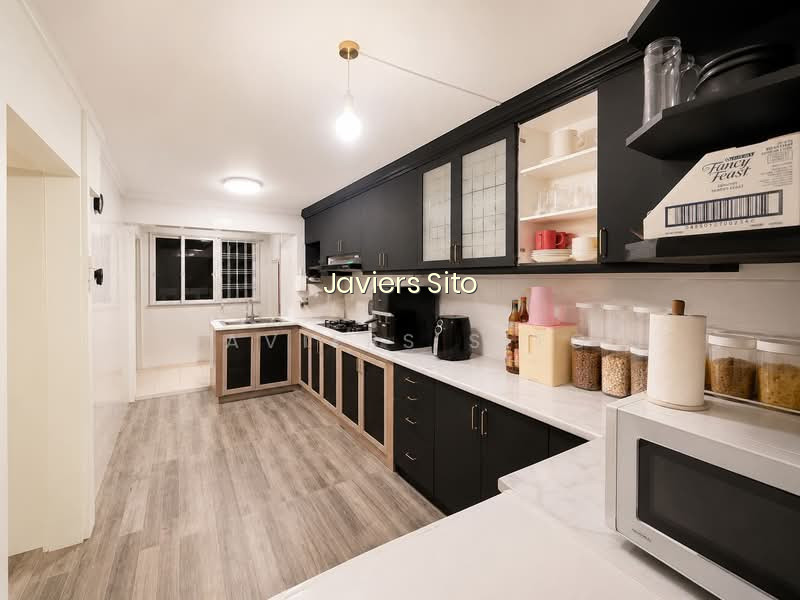 847 Woodlands Street 82 image 1 of 10
