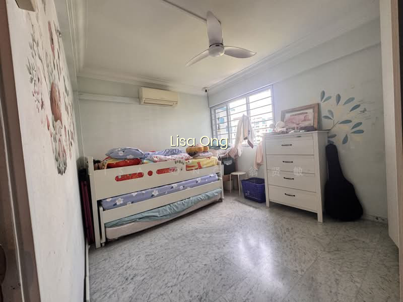 561 ANG MO KIO AVENUE 10 photo 4