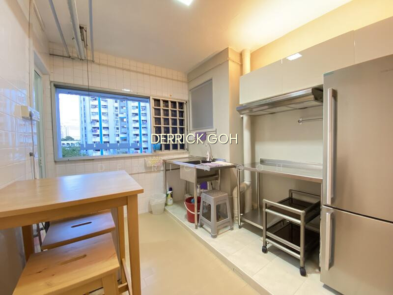 JURONG EAST STREET 32 photo 3