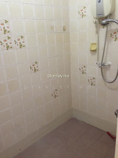 103 HENDERSON CRESCENT photo 2
