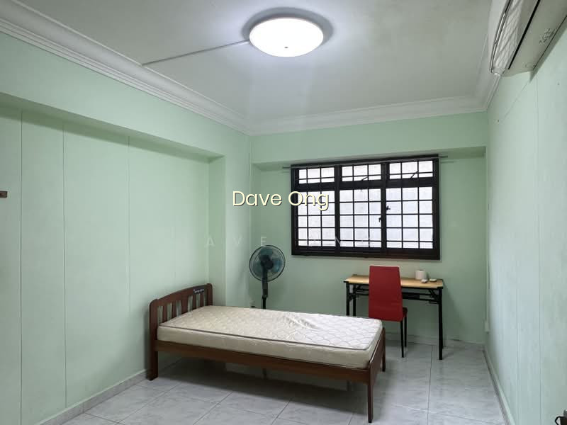 322 SEMBAWANG CLOSE image 1 of 7