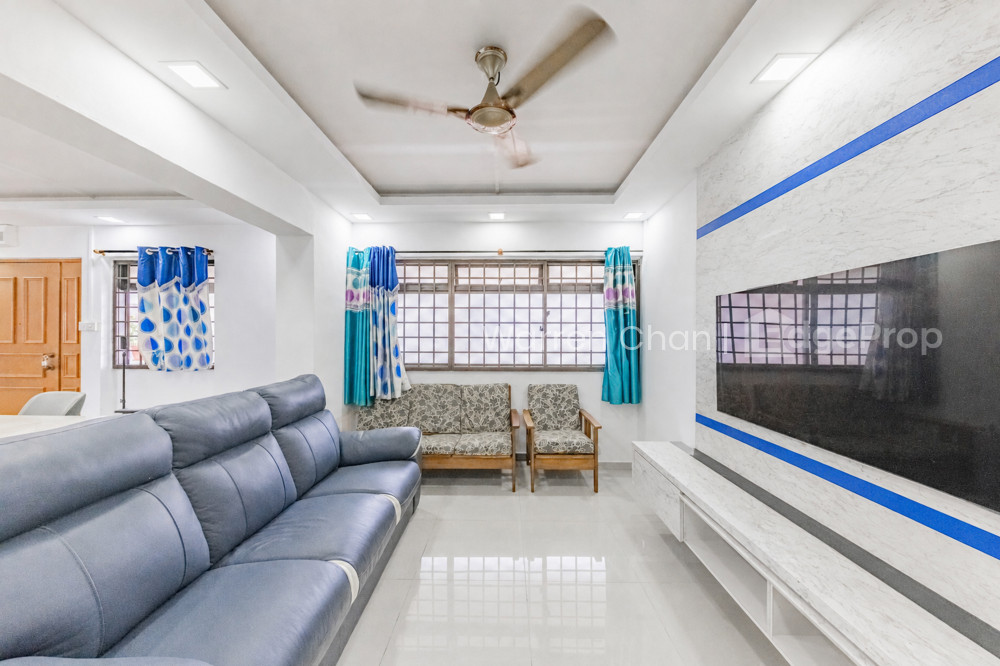 335 SEMBAWANG CLOSE photo 2