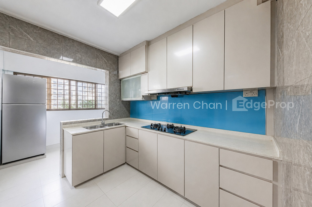335 SEMBAWANG CLOSE photo 5