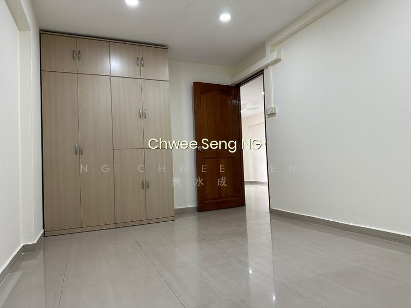 240 TAMPINES STREET 21 photo 2