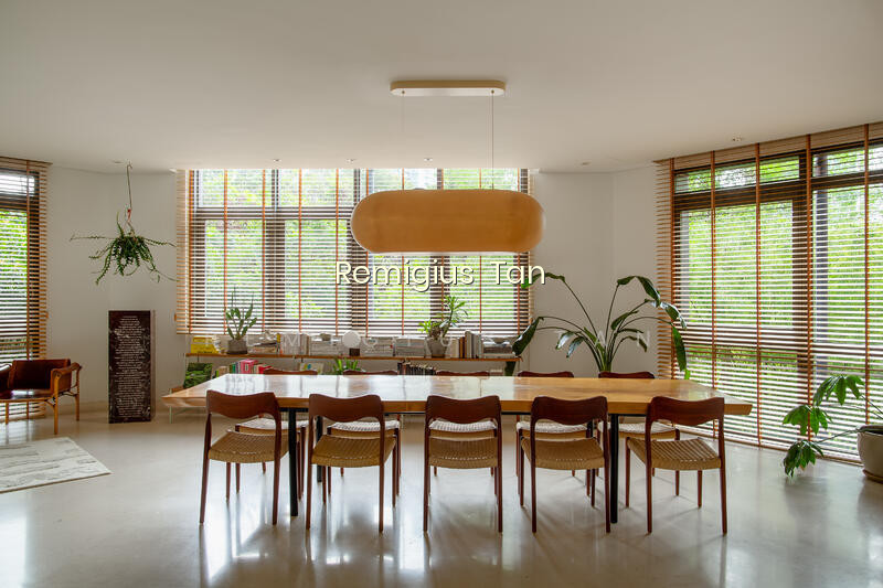 72 GRANGE photo 2