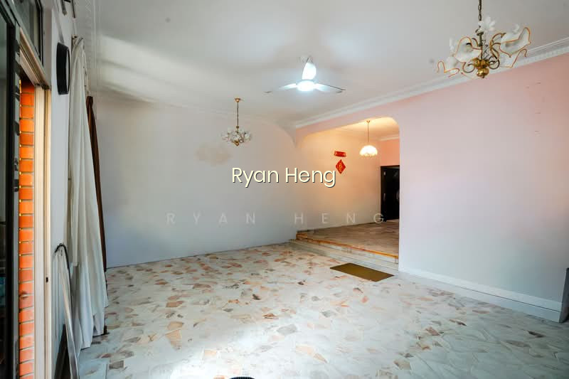 JUST LISTED! CHARMING FAMILY HOME WITH HUGE BACKYARD & WIDE 6.8M FRONTAGE | 600M TO KOVAN MRT image 1 of 4