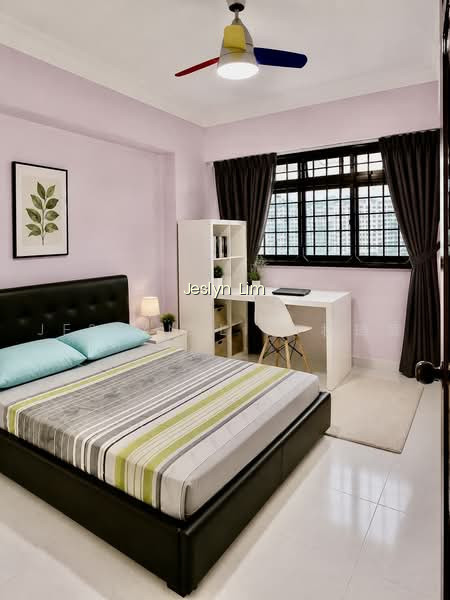 322 SEMBAWANG CLOSE photo 2