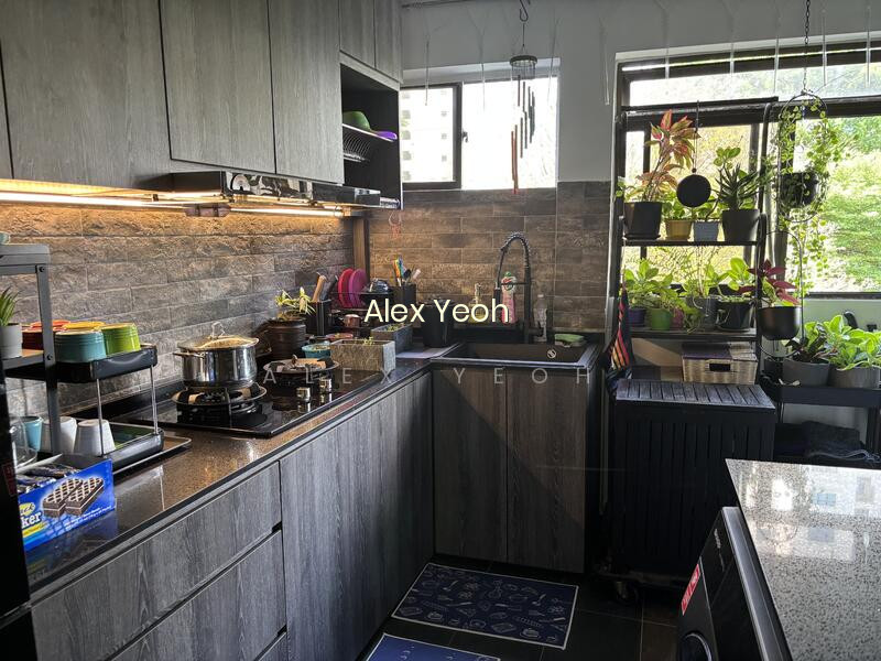 168A QUEENSWAY photo 3