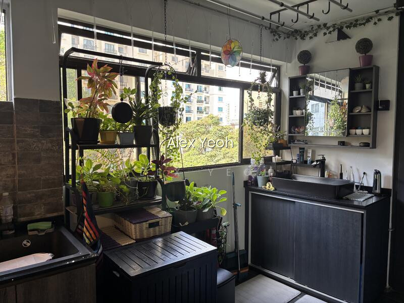 168A QUEENSWAY photo 4