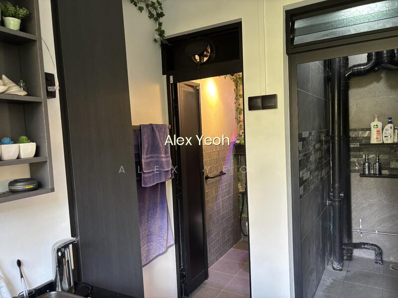 168A QUEENSWAY photo 5