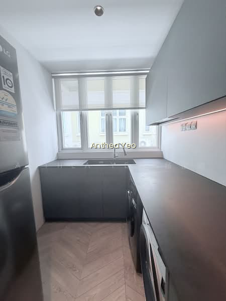 EAST SIGNATURE photo 3