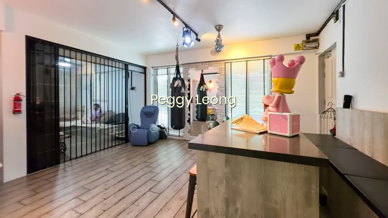 101 HENDERSON CRESCENT photo 4