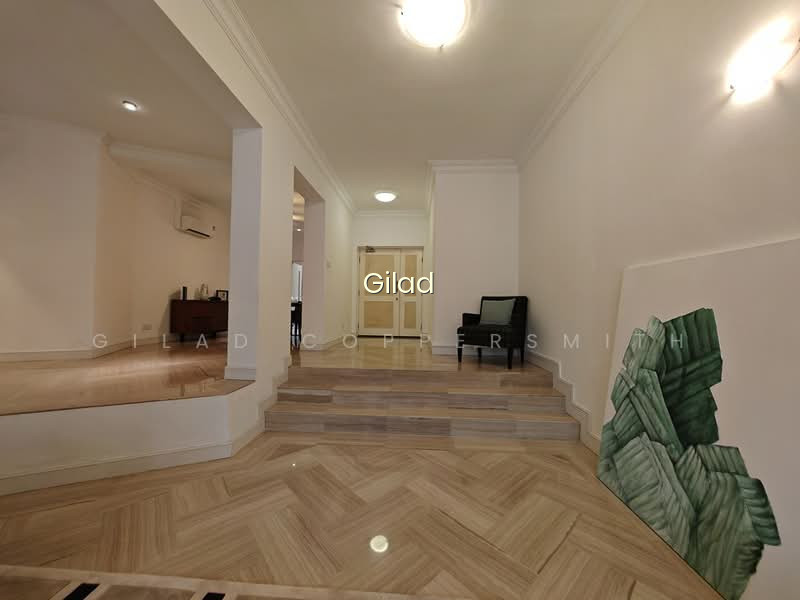 ORANGE REGENCY photo 6