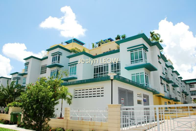 SUNNY PALMS photo 6
