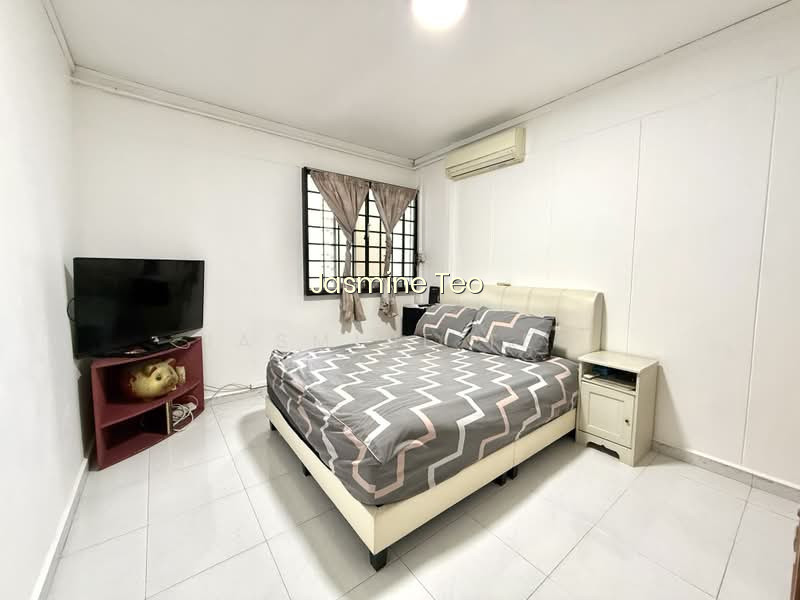 711 JURONG WEST STREET 71 photo 2