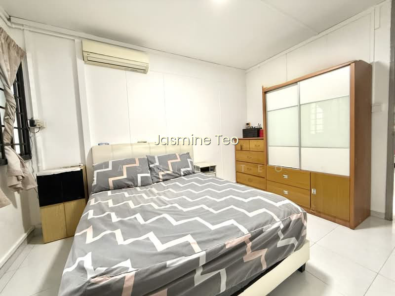 711 JURONG WEST STREET 71 photo 3