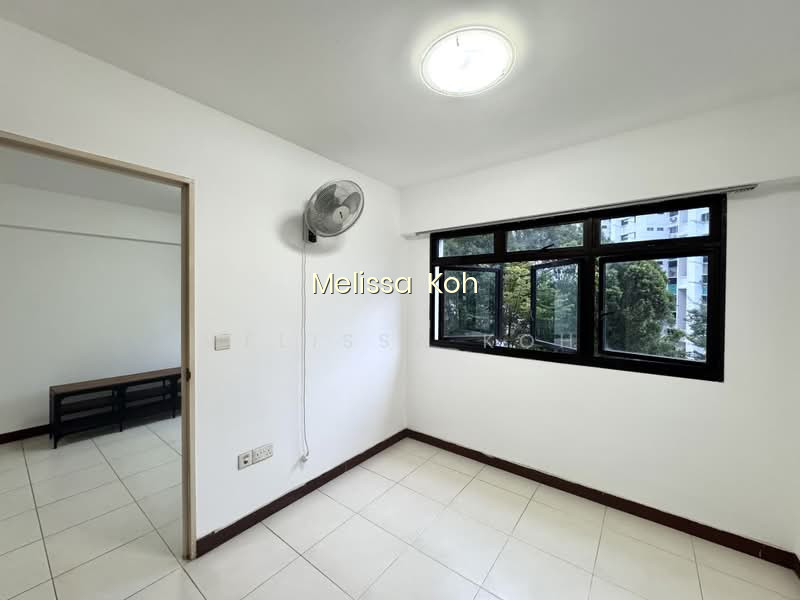 372 Jurong East Street 32 image 1 of 3