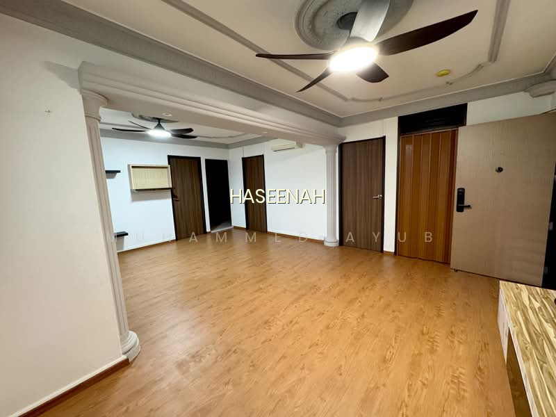 542 Hougang Avenue 8 image 1 of 10