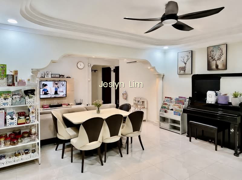 322 SEMBAWANG CLOSE image 1 of 10
